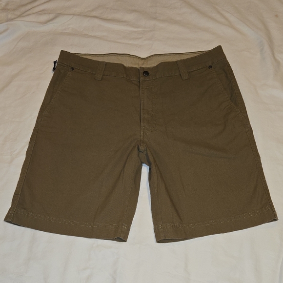 Columbia Men's Olive Flat Front Shorts - Picture 1 of 7